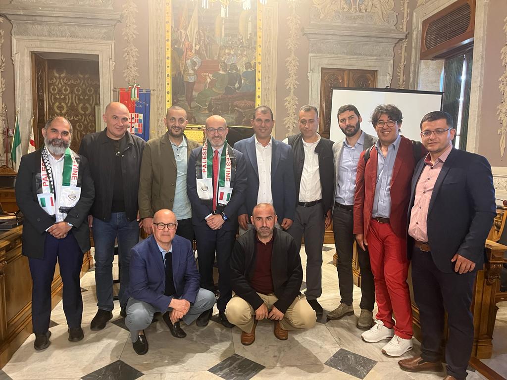 Una foto di gruppo dei partecipanti all'incontro di Palazzo Regio