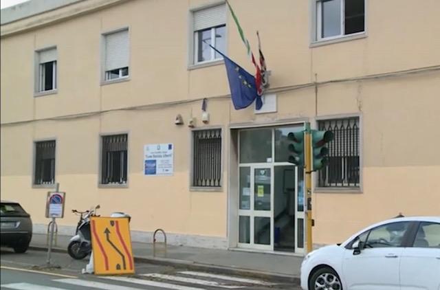 L'ingresso del Liceo Scientifico Alberti di Cagliari