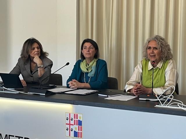 Da sinistra, la Consigliera di parità della Regione Sardegna Tiziana Putzolu, la Consigliera della Città Metropolitana Rita Dedola e la Consigliera supplente Bruna Biondo