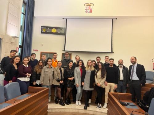 Il gruppo dei 20 giovani volontari che opereranno nella Città Metropolitana (4 operatori) e nei Comuni di Cagliari e Sinnai